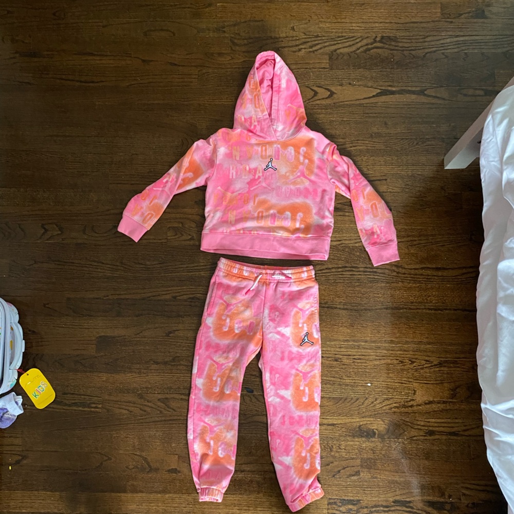Jordan girl’s sweatsuit